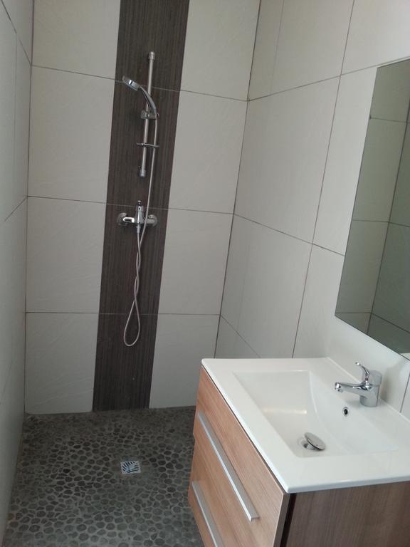 L'Annexe 66 , Saint Denis Centre Ville , A 200 M De La Rue Pietonne , Du Petit Marche Et Du Leader Price , Sur Une Rue Calme, Parking Gratuit Sur La Rue Szoba fotó